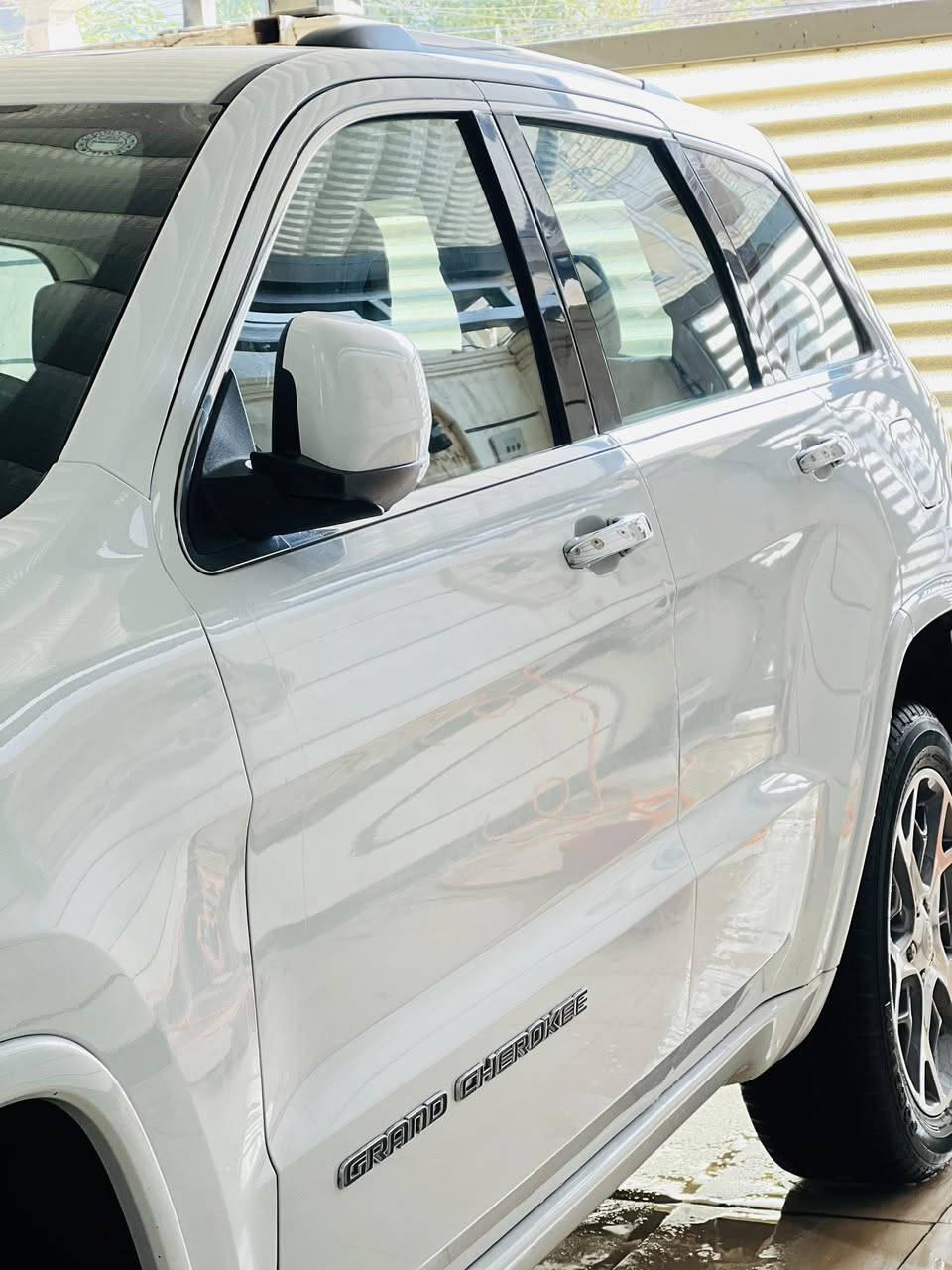 السلام عليكم Jeepكراند شيروكي
فئه اوڤر لاند 
موديل 2021 خليجي مكفوله كفاله عامه 
محرك مكفول 6V
كير مكفول 
سياره ع وضع البلادي مال شركه 
سياره ماشيه 34الف 
اشاير دواره 
سياره كلهه حساسات 
أربع شاشات بلاد 
للاستفسار الاتصال ***********
مكاني العماره
