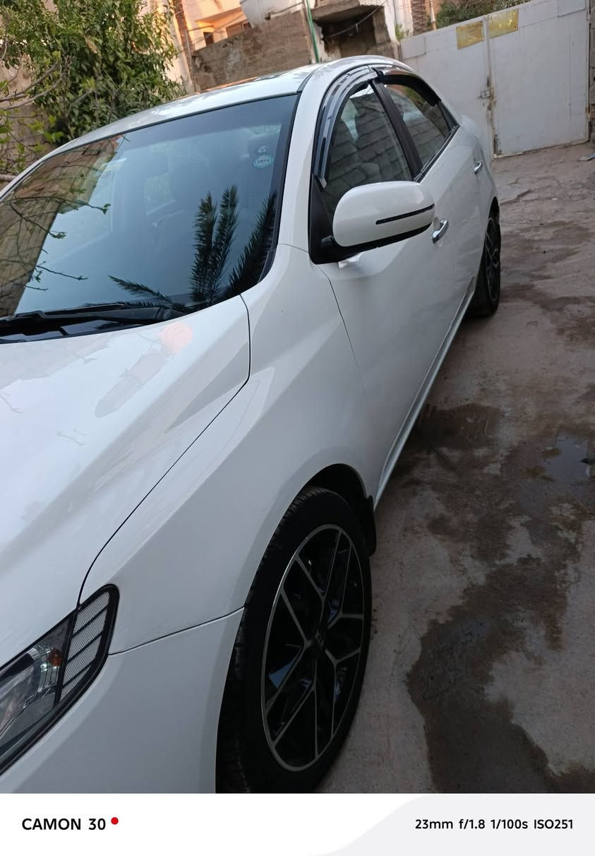 السلام عليكم كيا سيراتو 2012 فول عدا البصمه داخل رصاصي سياره جديده وجاهزه سنويه جديده مكفوله من الصبغ والتبديل سونار مرفق تبريد تدفئه وضع الشركه صدر تخم تاير جيد السعر 113 مكاني بعقوبه للتواصل ***********
