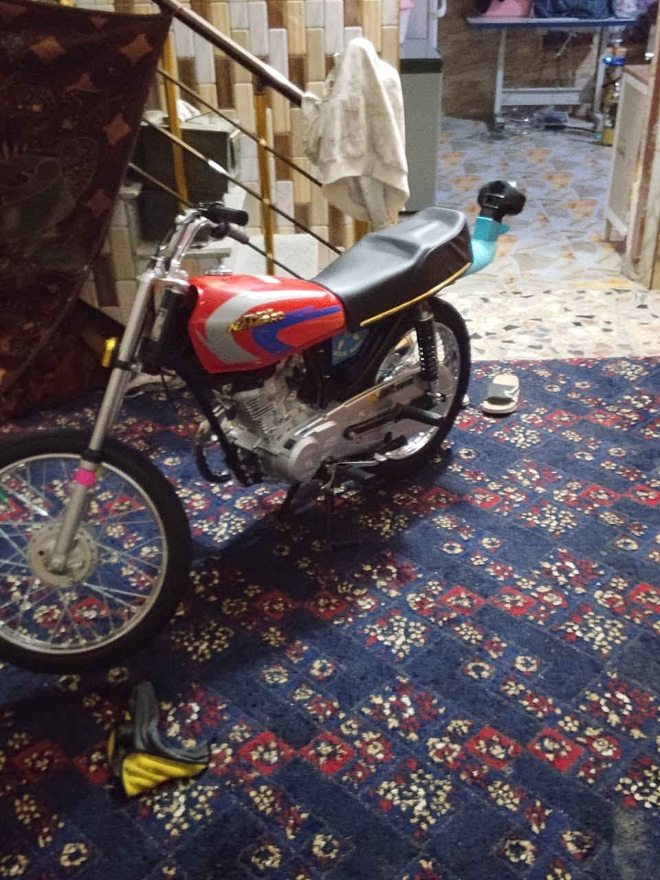 السلام عليكم شباب تعمير 26 دراجه ناشفه شاصي 13 سنه 15 يوم يوم عمره مكانها بالنجف شارع المطار اوراق اصليه ماكينه سيجنامه هذا رقمه لعبه يتصل ***********
