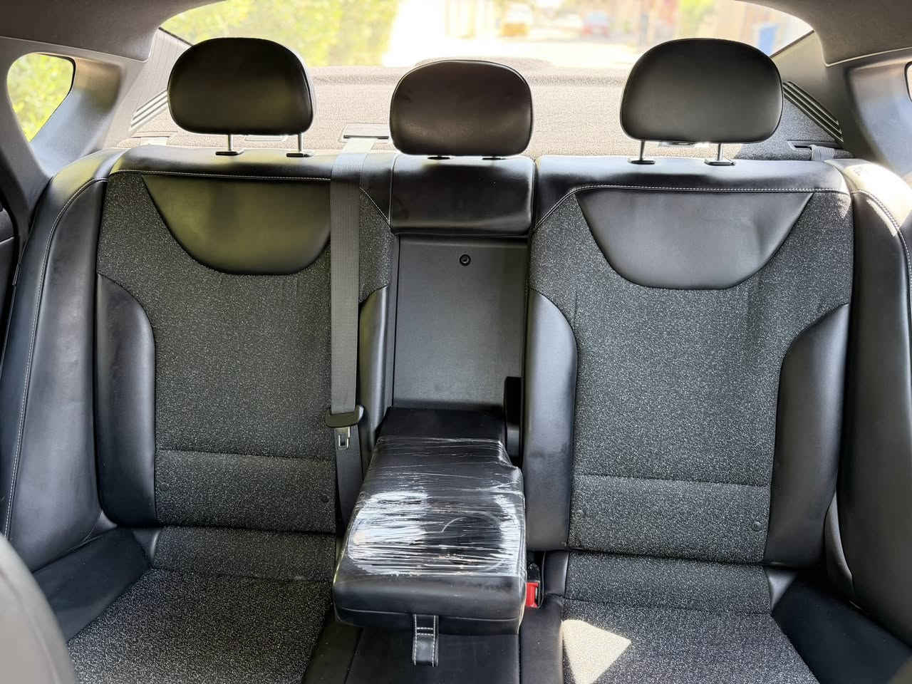 السلام عليكم
K4 جيتي لاين 2025 
دخول جديد بدون رقم منفيس بأسمي 
موصفات السياره فول عده الفتحه 
ماشيه 9000 ميل 
كشنات حظن جيتي 
كشن كهرباء 
رادار امامي وخلفي وجانبي وقياده ذاتيه وتوقف ذاتي 
اشاره بل مري 
تدفئه كشنات 
شحن لاسلكي 
درايف مود وضعيات قياده 
شفتات ستيرن 
صندوك ذكي وتشغيل عن بعد 
سايد بريك كهرباء 
اوتو هولد 
حادث السياره بنيد بدون دواخل وبدون ايرباك بدنه وراديترات بلاد ورصعه خفيفه بل جاملغ الخلفي بارد 
‭0771 785 9287‬
