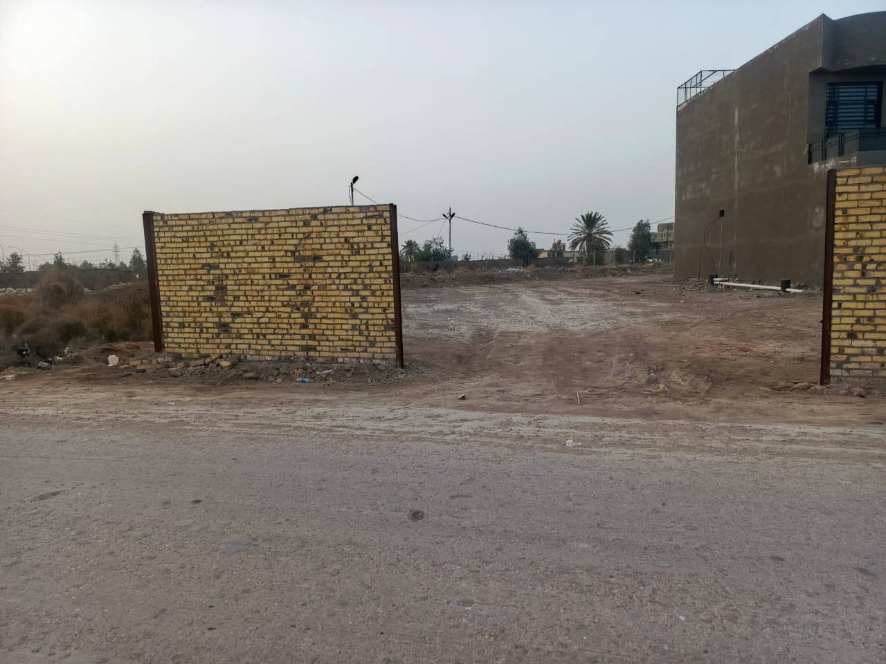 السلام عليكم
قطعة. للبيع. نص دونم او اقل. 
ارض زراعية. سند 25. شرط التحويل 
بسم المشتري   المكان.  الحمزة.  
تصلح. كراج. او. محلات. او ستثمار.  
رقم ‭0781 533 3076‬
