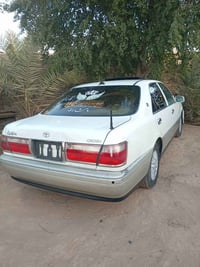 تويوتا كراون • محرك ففتي • تاير جديد