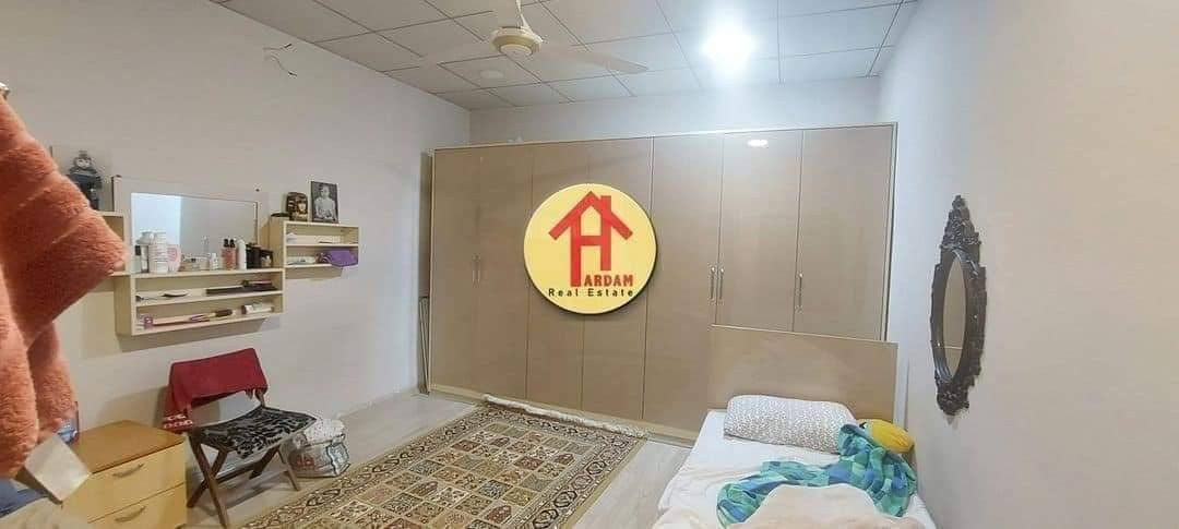 🏡 خانوو بۆ فرۆشتن لە  سەرچنار
✅ رووبەری :—  ١٣٠  مەتر  ٢ قات بۆ دوو مالی جیا 

✅ رووی :—   قیبلە  

✅ پێشی    :— 10 مەتر   

✅ کۆڵانی :—   ١٠ مەتر  
 
  ❇ قاتی یەک  پێکھاتووە لە  :—  حەوشە و گەراج  ، مەدخەل میوان  ، مەتبەخ  ، هۆل  ،  ١ ژووری نووستن ،  موشتەمەلات 

✅ قاتی دووەم  پێکھاتووە  لە  :— بالکۆن  ، میوان ، مەتبەخ    ،  ١ ژووری نووستن   ،  موشتەمەلات  ، هەورەبان   

تێبینی  📌 :— خانووەکە زۆر پاک و خاوێنە ، صقفي جبسن بۆردە   
قادرمەی  دەرەوە و ناوەوەی هەیە  بۆدوومالی جیا دەبێت .. 

بۆ نرخ ژمارە ١ لە کۆمێنت بنووسن راستەوخۆ نرختان بۆ دێ 

☎ بۆ زانیاری زیاتر و بینینی خانوەکە دەتوانن 

پەیوەندی بکەن بە 

نوسینگەی ھەردەم 

ناونیشان 📍:— گردی سەرچنار - بەرامبەر مزگەوتی بیلالی حەبەشی

📞 ژمارە موبایل  :— *********** - ***********
📞 ژمارە ڤایبەر  :—  *********** 

📢 تۆی بەرێز گەر خانوو یان شووقە یان  زەویت ھەیە 
دەتەوێت بیفرۆشیت یان بەکرێ بدەیت 
ھەر ئێستا  پەیوەندی بکەن بە
نوسینگەی ھەردەم 
زانیاری و ناونیشان و رەسمی  بنێرن  بۆ 
ڤایبەر یان وەتسئەپ   
بۆتان بلاو دەکەینەوە
