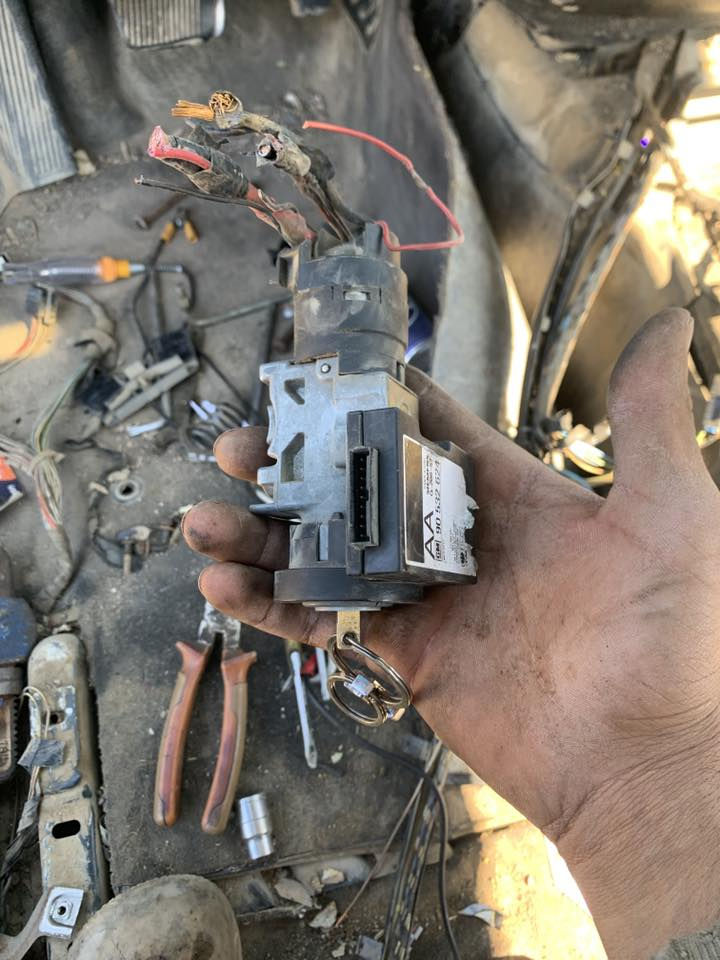 سلام عليكم غراض اوبل بزون. بطاين على ٢٠ الف. 
كلة امامية كلش نضيفة. ب ٤٠ الف. 
شنو تريد يوجد توصيل *********** 
كيلون الزوج ١٥ 
صدر خلفي درايم شفت ناعم زوج ٨٠
