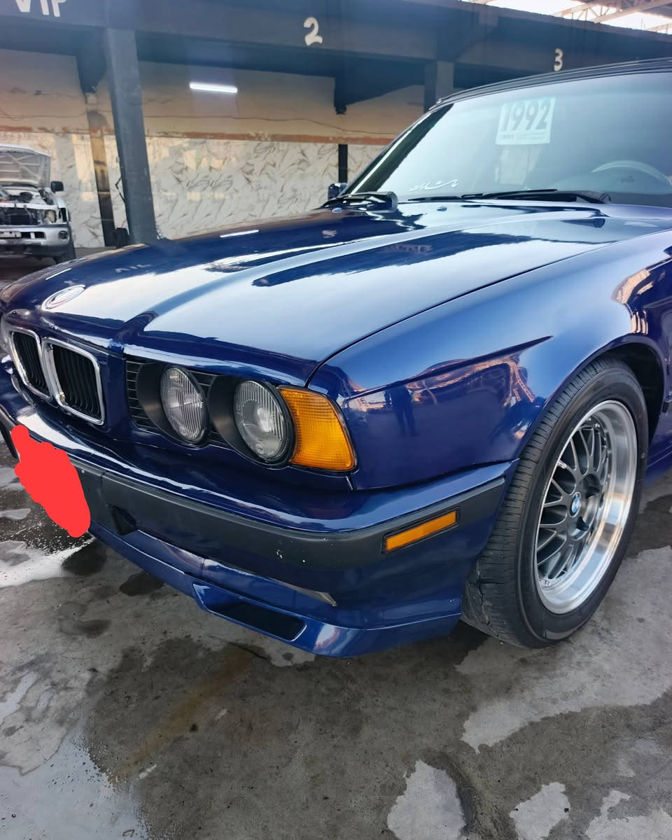 للبيع فقط بي إم موديل,(90) 544 v8 كير تمساح
تماتيك 
شلعه ومعدل يخوف روون ناصي 
 صبغ عام تغير لون من سلفر لا ازرق 
طخم تاير ويل جديد 
حداديه أمامي خلفي جديد 
كهربايات كلهة شغاله بدون تجطيل وهاي اسوالف
بدون فتحه سقف 
تبريد ثلج شغال
رقم بغداد شرط لتحويل 
سنويه جديده 28
سعر(55) 
ستفسار اتصل عرقم بي وتساب هم 
***********
