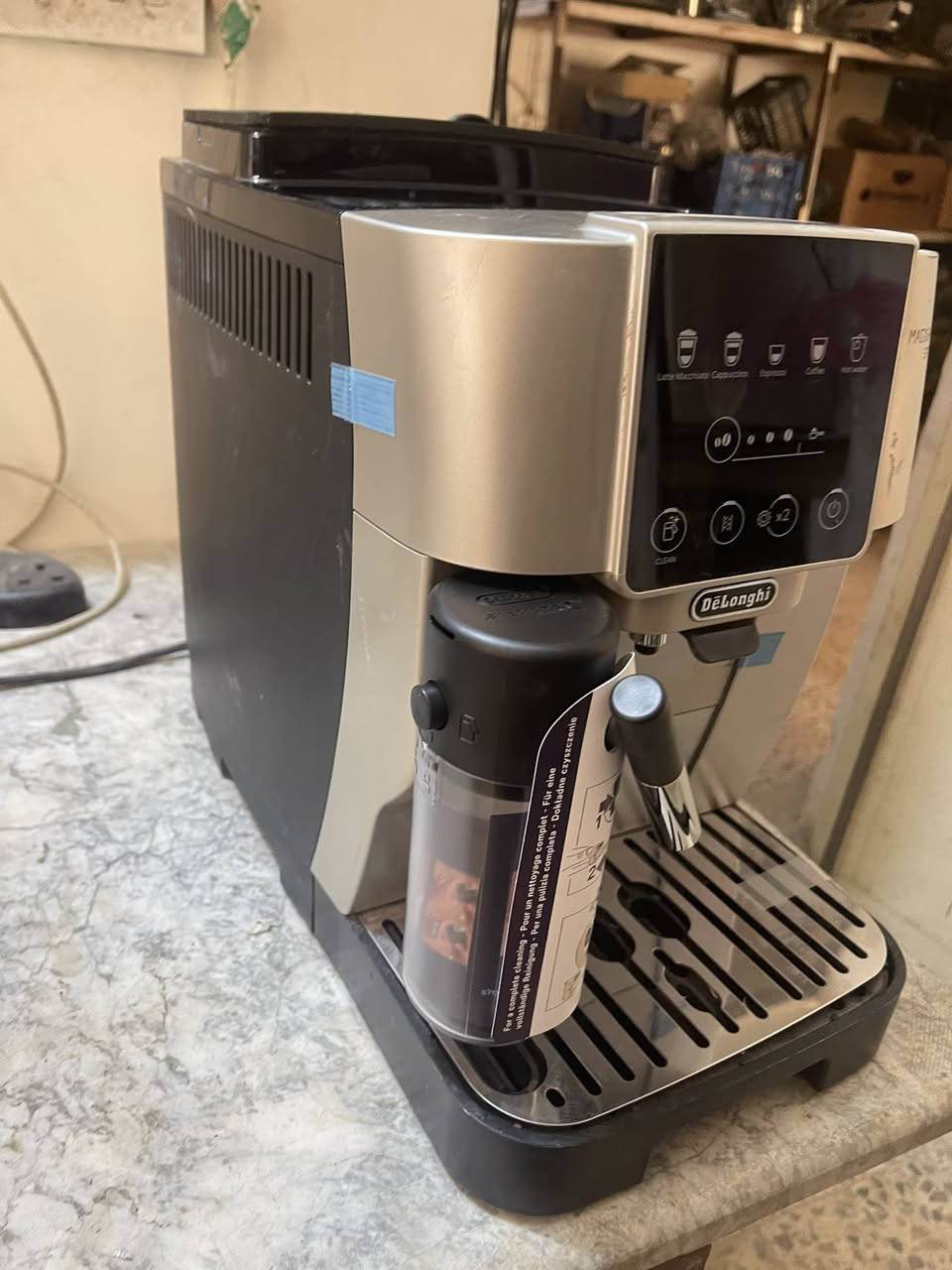 تتوفر ماكنة قهوة ديلونجي ستارت نظافة 98‎%.ضمان اسبوع بعد البيع ***********
