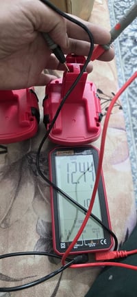 بطاريتين • للبيع