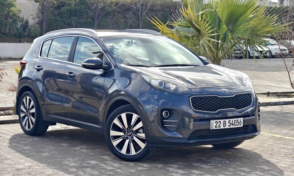 كيا سبورتاج 2018 خليجيه 
ماشيه 95الف كيلو 
بانوراما 
كشنات جلد 
كاميره 
ويل كب وطخم تايرات جدد
رقم اربيل وسنويه جديده لحد 2029
مكفوله من الصبغ والتعديل والتبديل 
بيه رصعه بالباب ومامصلحه تتعدل على بارد 
سياره نضيفه كلش وادمه كامل مسويلها 
كير ومحرك ممفتوح كلشي بشرط بيها 
سبير منازل 
العنوان اربيل 
***********
*********** أربيل, العراق
