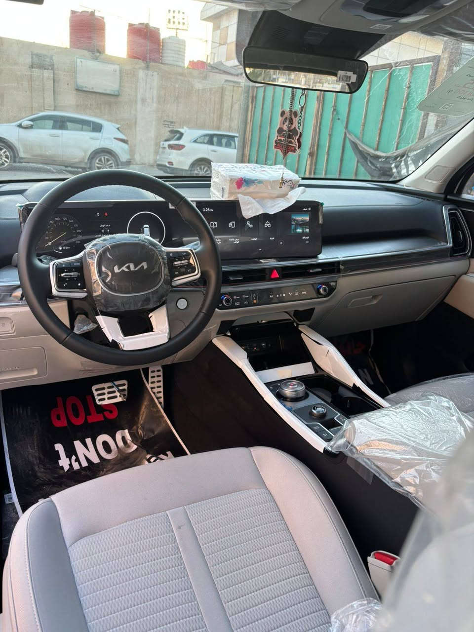 للبيع فقط سورنتو زيرو موديل 2025 خليجي فول مواصفات ام الداتاشو ماعدى الفتحة 
ضمان ٥ سنوات 
ماشية ١٥٤٠ كيلو فقط بعدها زيرو
السعر ٤٨ مليون قفل 
العنوان بغداد حي جميلة
0775 039 6278
