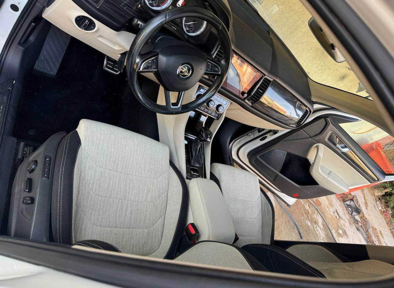 كودياك 2020 رقم بغداد ابيض 
محرك 2000 تيربو 
الكير سبع نمر 
دبل كلج
بنوراما
كشن كهربائي
شاشه كار بلي
رادار امامي خلفي 
كامرا خلفيه ثلاثية المنظور
قطعتين تبريد 
سبعه راكب
لايت زنون
حادث تخريب شخط ناعم بوب وبنيد وجاملغات
باب الصدر بارد خفيف
تصليح وادامة عند الوكالة فقط
ماشيه 138 الف كيلو
مكان بغداد
السعر 145 
*********** واتس بغداد, العراق
