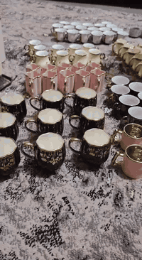 عندي فناجين للبيع ومواعينه شراي يجيني على الخاص لو يخابرني على هذا الرقم***********
