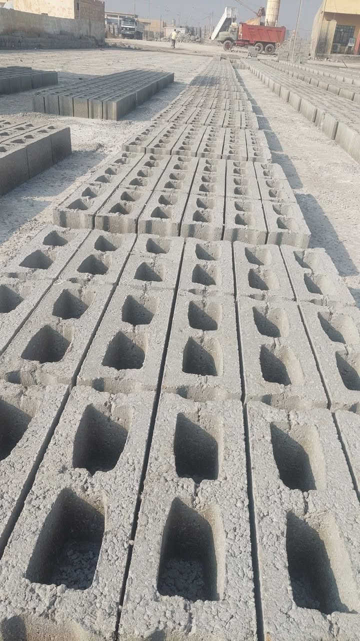 بسم لله يعلن معمل بلوك ابو غفران المعاضيدي عن سعار بيع البلوك ابو 20 ×40  450 الف دينار ابو 15 ×40 370 الف دينار ومن الله توفيق هاتف  ***********
*********** الفلوجة حي صناعي
