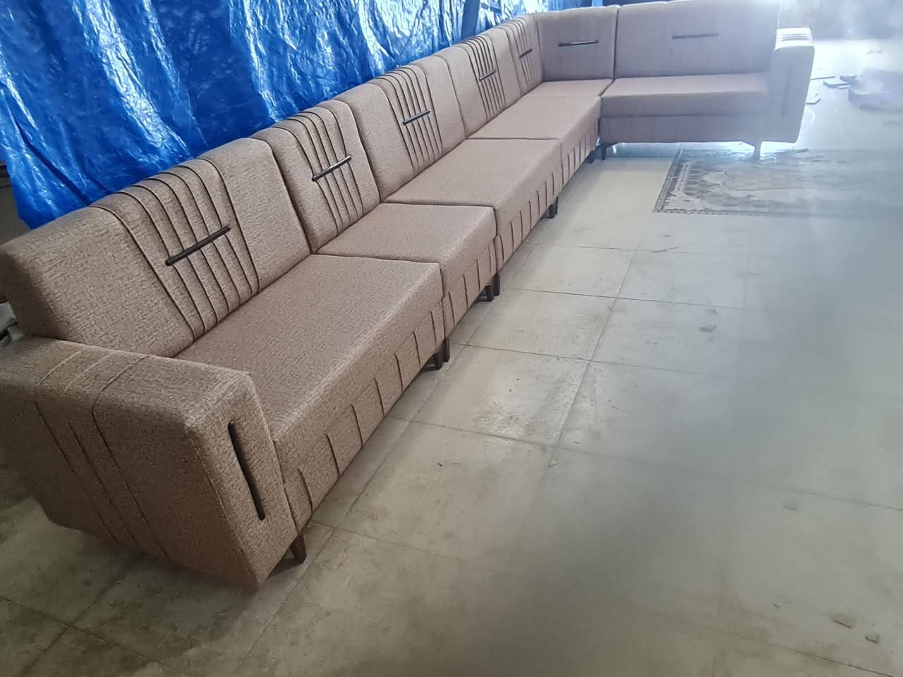 ديوان 10 نفر جديد 250 الف
دو سايد بنصلاوه مقابل صيدليه سه روران 
***********
