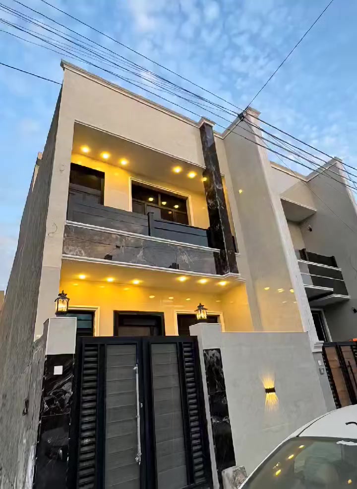 للبيع منزل مساحه 100متر طابو ملك صرف واجهه 5نزال20 بغداد-حي الجهاد-الرفاق الأولى خلف الشارع العام
ط الأرضي استقبال - مطبخ - وغرفه نوم - حمام
ط الثاني غرفتين نوم وحمام
للاستفسار الاتصال ***********
