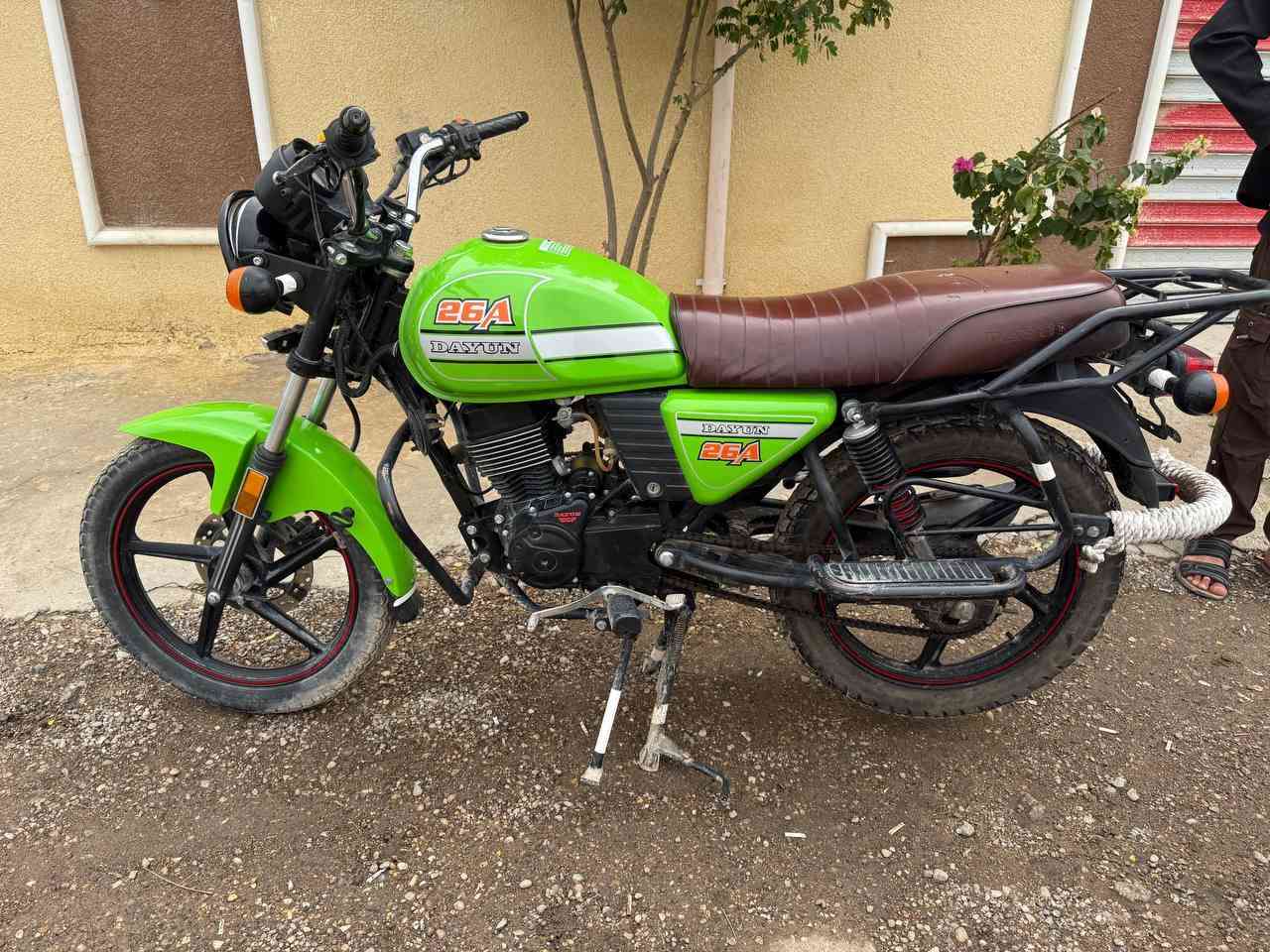 سلام عليكم
دايوان موديل 23
محرك 150 الدراجه كفاله عامه 
***********
