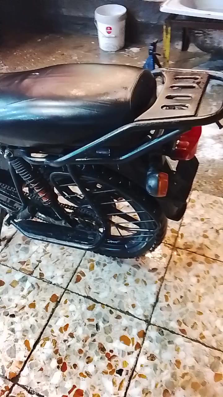 سلام عليكم دراجه بوكسر موديل2021للبيع اوراق كامله بيهة كمرك الدراجه مامتعوبه ابد نضيفه 
مكينه ناعمه محتاج واريد ابيع الشراي ينتصل +واتساب 
***********
