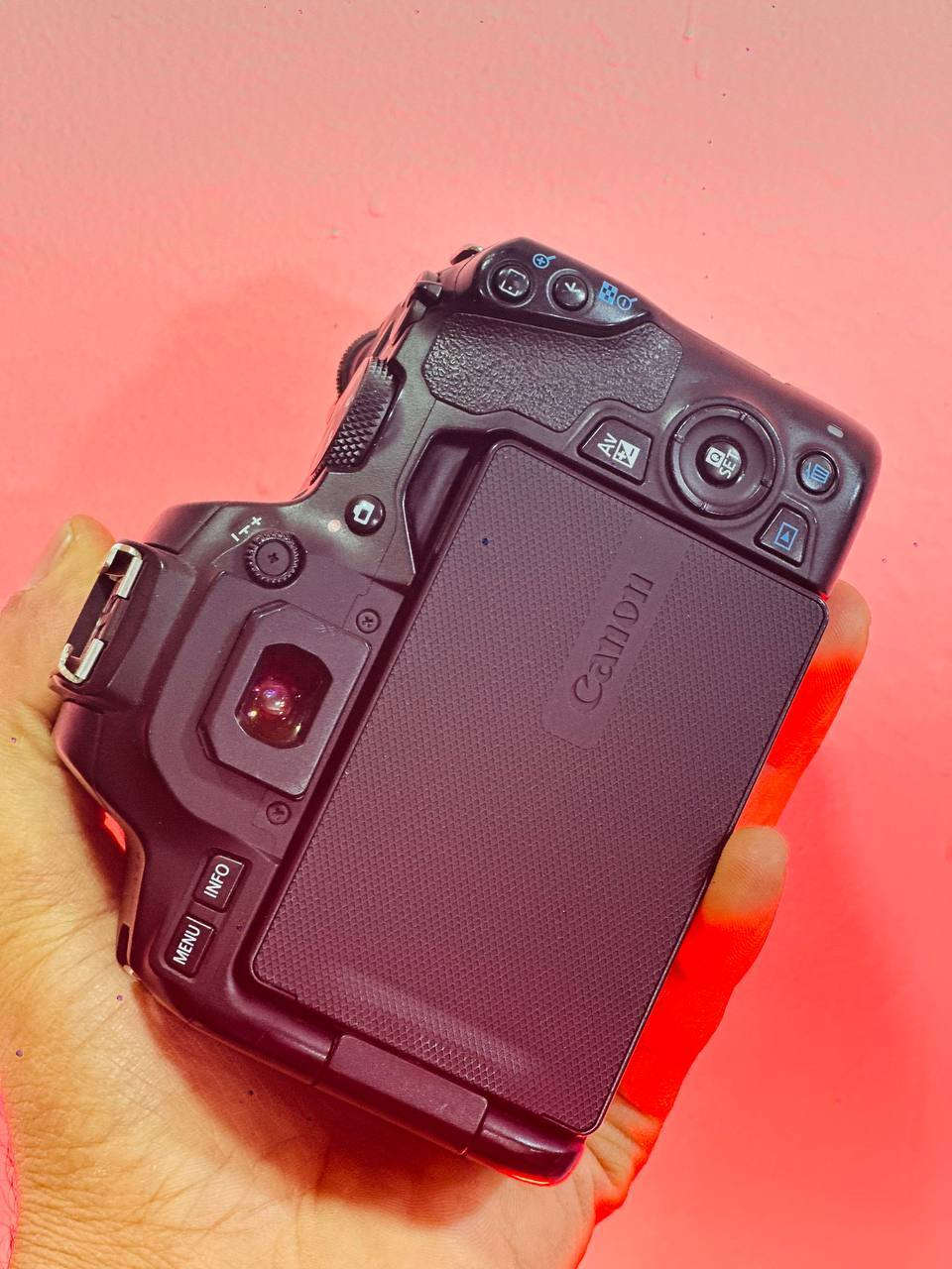 كانون 250d للبيع
نضافه 99% عدسه18-135
دقه 24.3 او تصوير فيديو 4k
وايفاي وبلوتوث 
شاشه لمس قلاب 
شتر 10k/ملحقاته شاحن مزودج 
او 3بطاريات او جنطه زغيره جانبيه 
مكاني كربلاء /السعر550 الف 
واتساب ***********
@الجميع
