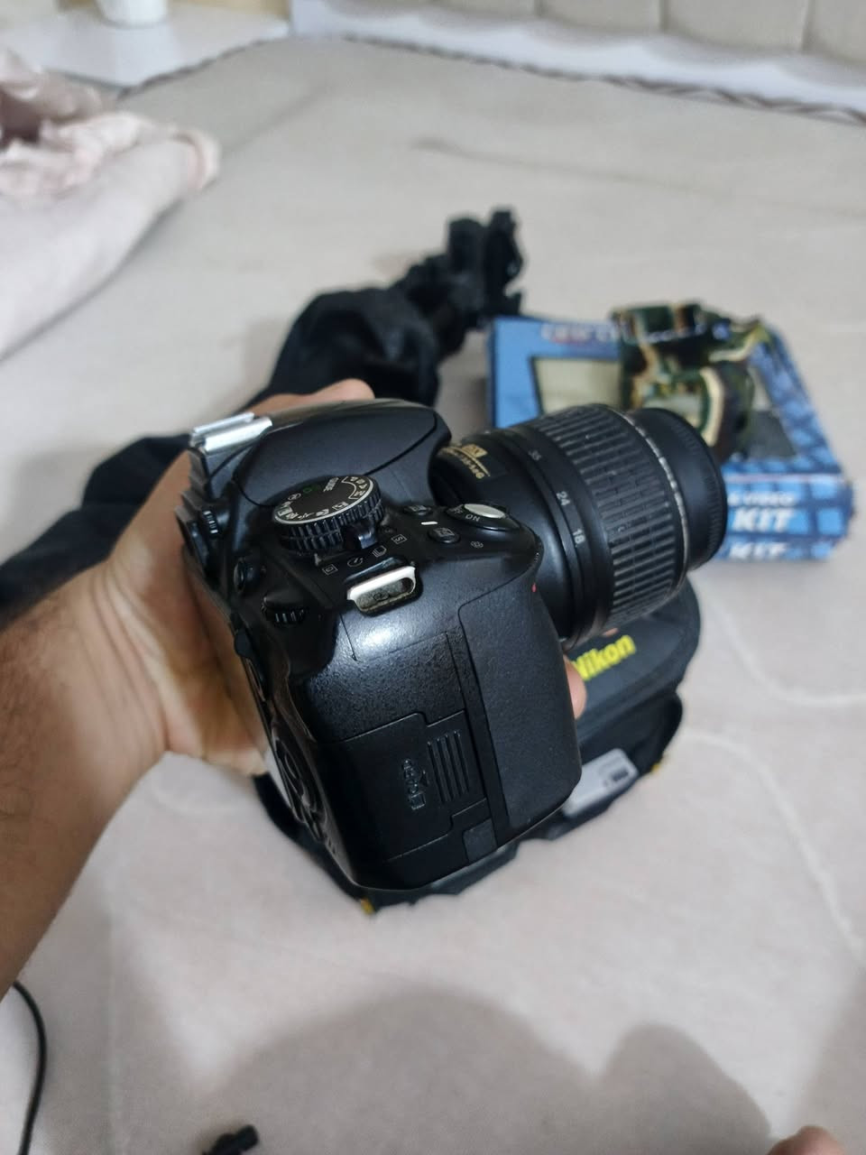 كاميرا نيكون
دي 3100 
مع كامل الملحقات 
  وياهة 3 بطاريات وكراب وستان تصوير درجة اولة  مع واير ناقل صور وتوصالة وياهة عدسة 18ـ55   مع انارة تصوير فديو  بيع او مراوس هاتف او ايباد


**إذا كنت صاحب هذا الإعلان وتريد حذفه لأي سبب، رجاءا أرسل رسالة إلى الدعم الفني**