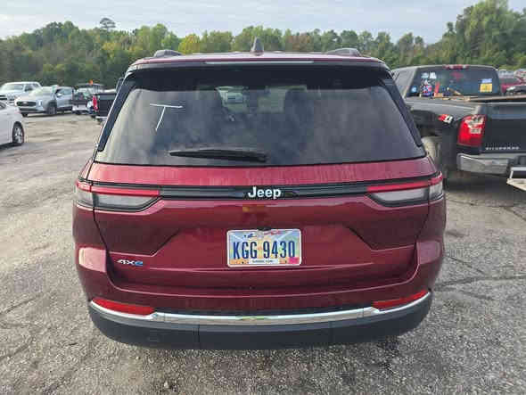 2024 JEEP  GRAND CHEROKEE 4XE
هايبرد كلين تايتل بدون ايرباك شغالة وتمشي السيارة بعمان معرض الكرخي أسبوع  توصل إن شاء الله 
السعر 34000 $ واصل بغداد رقم مجاني من المرور ***********
