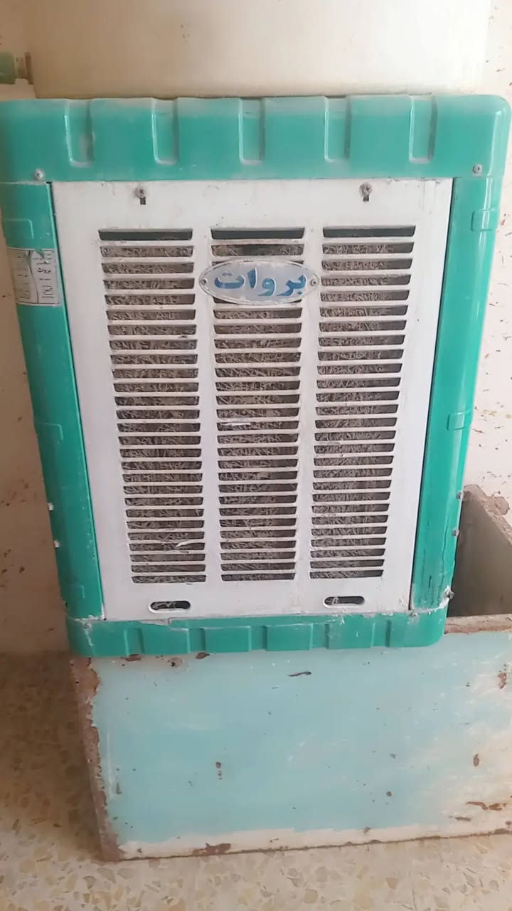 سلام عليكم كلشي بسعره ميز عداد ٣ طبلات عداد ٦ كراسي عداد ٨ كونتار ابوسنك جناحين لمنيوم ثكيل تنكي ماء مبرده نضيفه جدان جنبر اخو جديد مكاني بغداد الامين ***********
