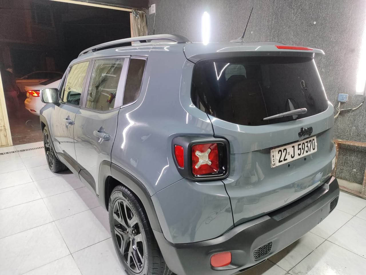 Jeep renegade 2017 بەناوی خوای گەورە 
2.4 litr
75000 mile
 دوپارچەی بۆیاخە بی ناوگرتن ئیرباگ سیستەم سەیارەکە زۆر تازەیە. دەبل گێر .تەحدیل سورعە . بەسمە و شەغال رەقەم و سەنەوی تازەیە فولە بەس سلایت نیە سپیری دانەبەزیوە  سەیارەکە کامل جایزە بی ساردوشوخت شوین سلیمانی سعر121 گەڵا رقم تلفون🩶***********🩶***********🩶 السليمانية, العراق
