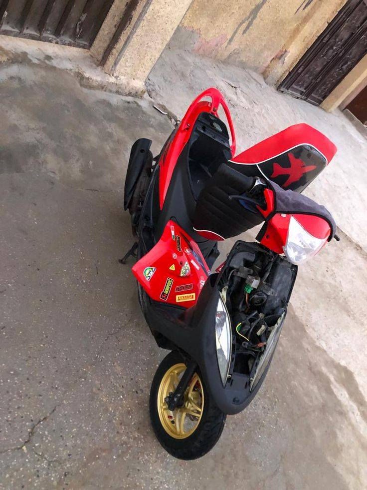 سلام عليكم هاي الدراجه اجتني هديه حتى ما اعرف اسمها اريد ابيعها الي يريدها يتصل علي واني بالخدمة 
هاذ رقمي ***********
