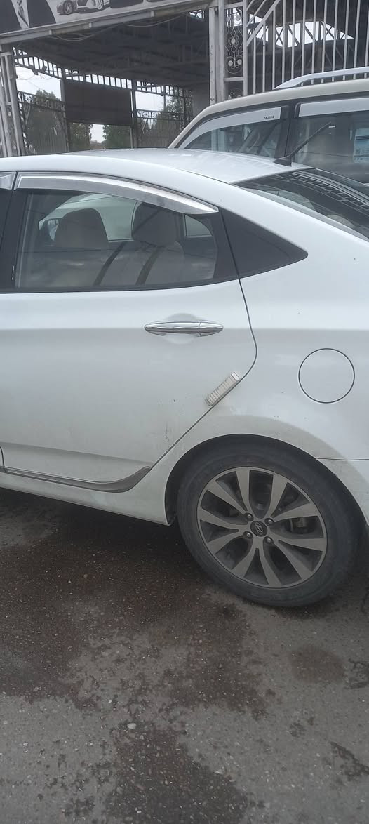 سلام عليكم هونداي اكسنت موديل ٢٠١٧ خليجي بيهة ربع البنيدصبع والباقي جاهزة اي نقص مابيهة سعرهة ١١٢ورقة بيهة مجال عنوان بغدادحي الإعلام تلفون *********** ***********
