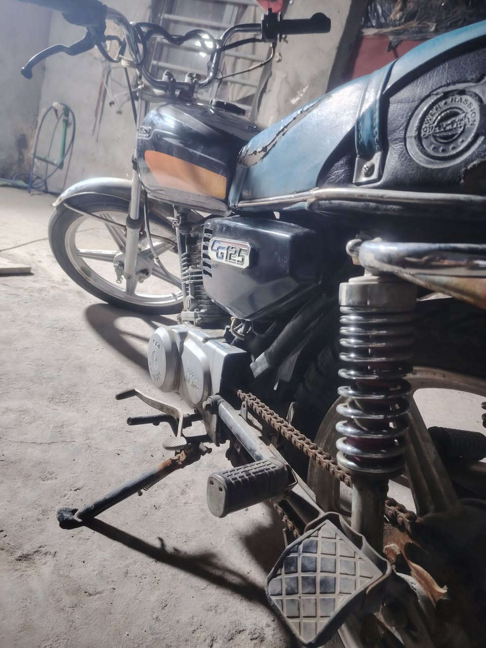 سلام عليكم دراجه ايراني تايكر مديل 2023 ولشاصي مكفول كافاله عامه ولمحرك مكفول دراجه حاطله تانكي جديد وصفاحيات جدد شغالنه هندر واحد بس يرادله ماشه وقمجي بريك  فقط دراجه والله شلعه ومعدل تخبل سعر 175 وبيه مجال مكاني بغداد الدوره   ***********
