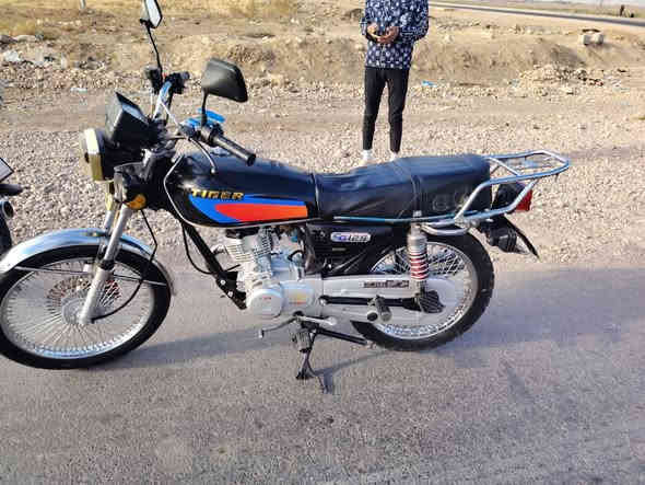 السلام عليكم 
ماطور  تايكرللبيع موديل2024
محرك ما مفتوح كبس كهربائيات شغاله  كلشي شرط 
السعر خاص
***********
