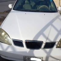 اوبترا بيضاء لون موديل ٢٠٠٤  بس للشراي  يجي ويشوف رقم بغداد بدون زحمة ...