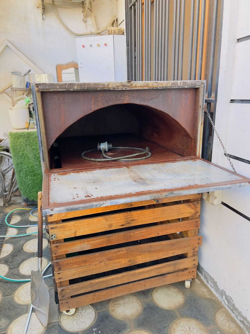 فرن لحم بعجينه للبيع السعر 350الاستفسار خاص لو على الرقم ***********
