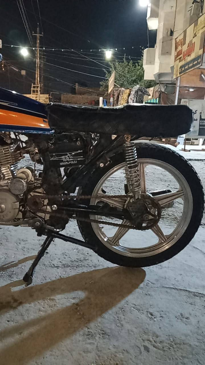 سلام عليكم ايراني خمسه كير كامله مكمله سلف وهندر بس عوزه شخاطه تشتغل سلف رايده 350وبيه مجال المكان بياع شرطة الخمسه *********** هاثه الرقم متواجد وتساب
