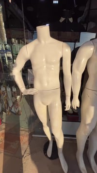 ملكانات موضح بلتصوير تفاصيلهن شلعه وحده ب ١٠٠ توصيل موجود 07805739839