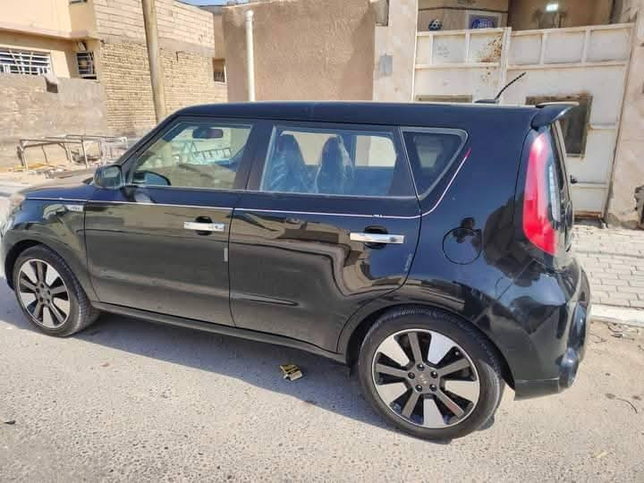 للبيع كيا صول ٢٠١٥ أمريكي 
مكينة ٢٠٠٠
مكينة وكير مكفولات ما مفتوح
فول مواصفات
بصمة تشغيل وأبواب ، حساسات خلفية، بانوراما، شاشة اعطال كبيرة، تحكم ستيرن جهتين، كشن كهربائي، تبريد تدفئة كشنات مع ستيرن، إنارة داخلية، سماعات انفنتي، ويل رياضي، مانع انزلاق، أربعة أنظمة قيادة، كروز سرعة 
تبريد تدفئة فول
رقم بابل دولي مشروع وطني بأسمي تحويل مباشر
سنوية وهزة جديدة ٢٠٢٩
حادثهه جاملغ وبنيد وكلير جاملغ خلفي
مكان السيارة كربلاء سعره 113 وبيه مجال 
للإستفسار ***********
***********
