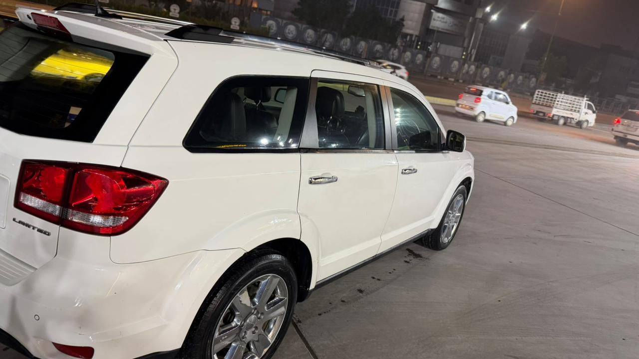 دوج جورني كروس رود لمتد 2014
نوع السيارة : دوج جورني 

الموديل :2014

داخل جلد 

فتحة سقف 

محدث بجم  2018

المسافة المقطوعة 37,000 ميل 

 سيارة جداً نضيفة. 

الضرر الباب الخلف السكن صبغ وملاحضات   بارد بيهة  

السونار موجود  

للتواصل :***********

العنوان :بغداد شارع فلسطين

السعر 16500$
