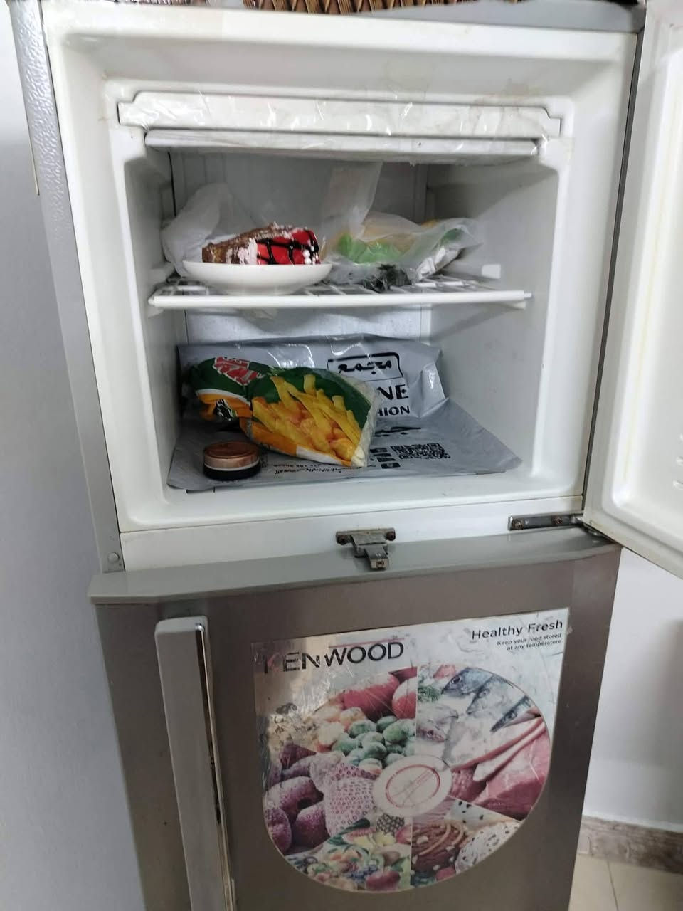 للبيع ثلاجة قدم ١٢ سعر ١٣٥ وعنوان فلوجه حي الشرطه رقم *********** للإستفسار
