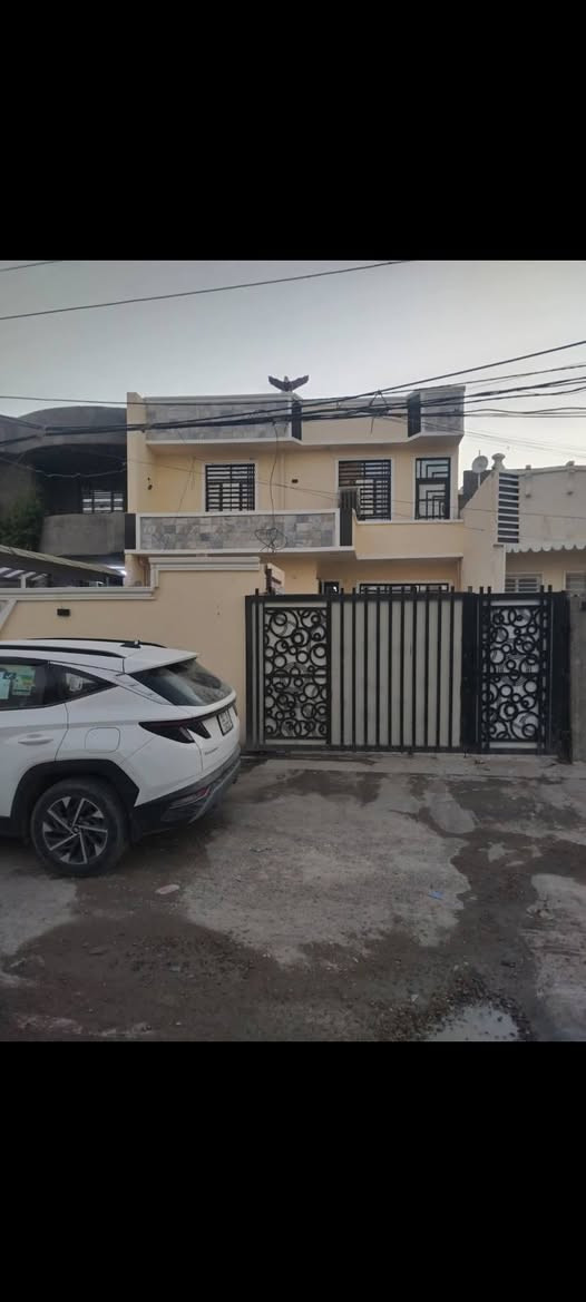 سلام عليكم بيت للبيع مساحة 300 متر استفسار اتصل *********** سعر مناسب دورة هور رجب قرب مدارس شارع العام يتكون من أربع غرف نوم وصاله داخليه وصاله ضيوف حمامات عدد 3 حديقة وكراج بناء 2025 طابو زراعي سند 25
