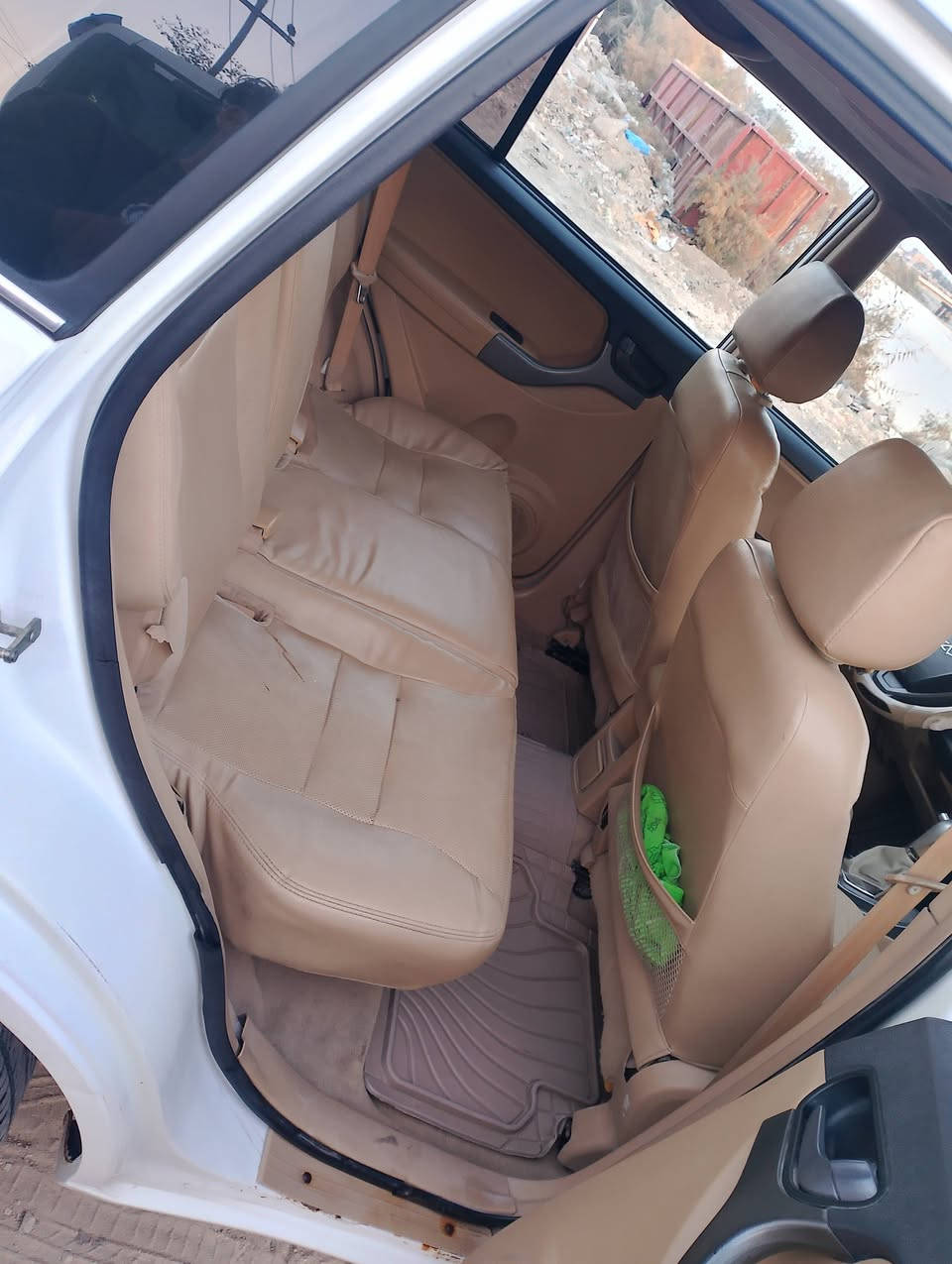 سلام عليكم البيع شيري تيكو 2014 جديده السياره ماشيه 80 ألف بحالت الشركه كلهه شغاله تتفئه تبريد محرك جديد رقم واصط ابسمي ولسعر ع تلفون ***********
