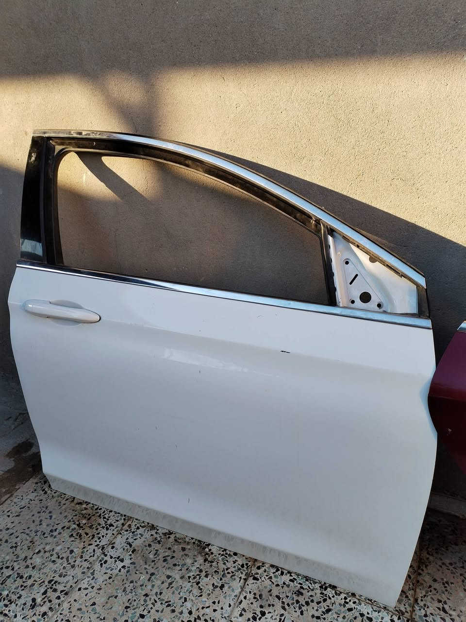 السلام عليكم تحيه للادمن حبايب گلبي أبواب سي ٢٠٠ ماروني ١٧ كاملات مقفلات وابيض يمنه ودوسات وشباك وجام ويدات خارجيه وداخليه وبطاين ودعاميات خلفيه ومكاين جام وعندي أبواب لصبغ مكاني ديوانيه ***********
