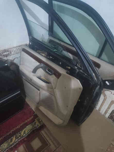 السلام عليكم بوب ملكه كاملات هنه والبطاني وات والدكم والاقفال والجام اخضر غير محدد با كامل من كلشي *********** وجاملغات امامي سعر القطعه 75 اذا كلهن تاخذخن
