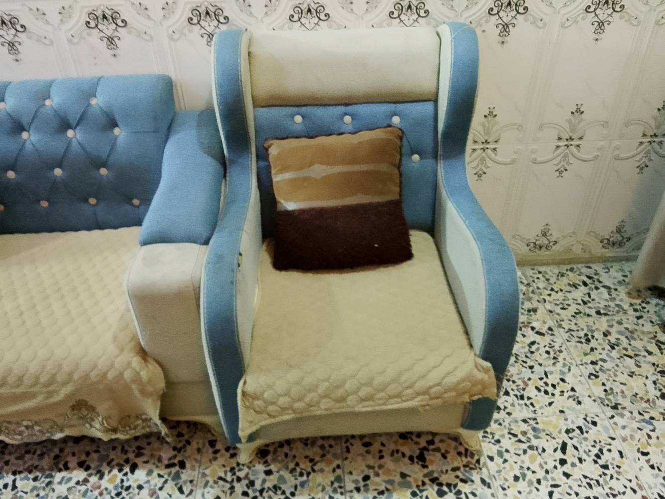 السلام عليكم تخم لبيع اصلي مو سوكي مع سيت طبلات السعر 750 بي مجال نظيف كلش مكان بغداد الكماليه ***********