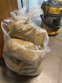 منظفة ولفات المحرك مع 22 كيلو قشور جوز  مستخدمة اقل من 5 مرات السعر300...