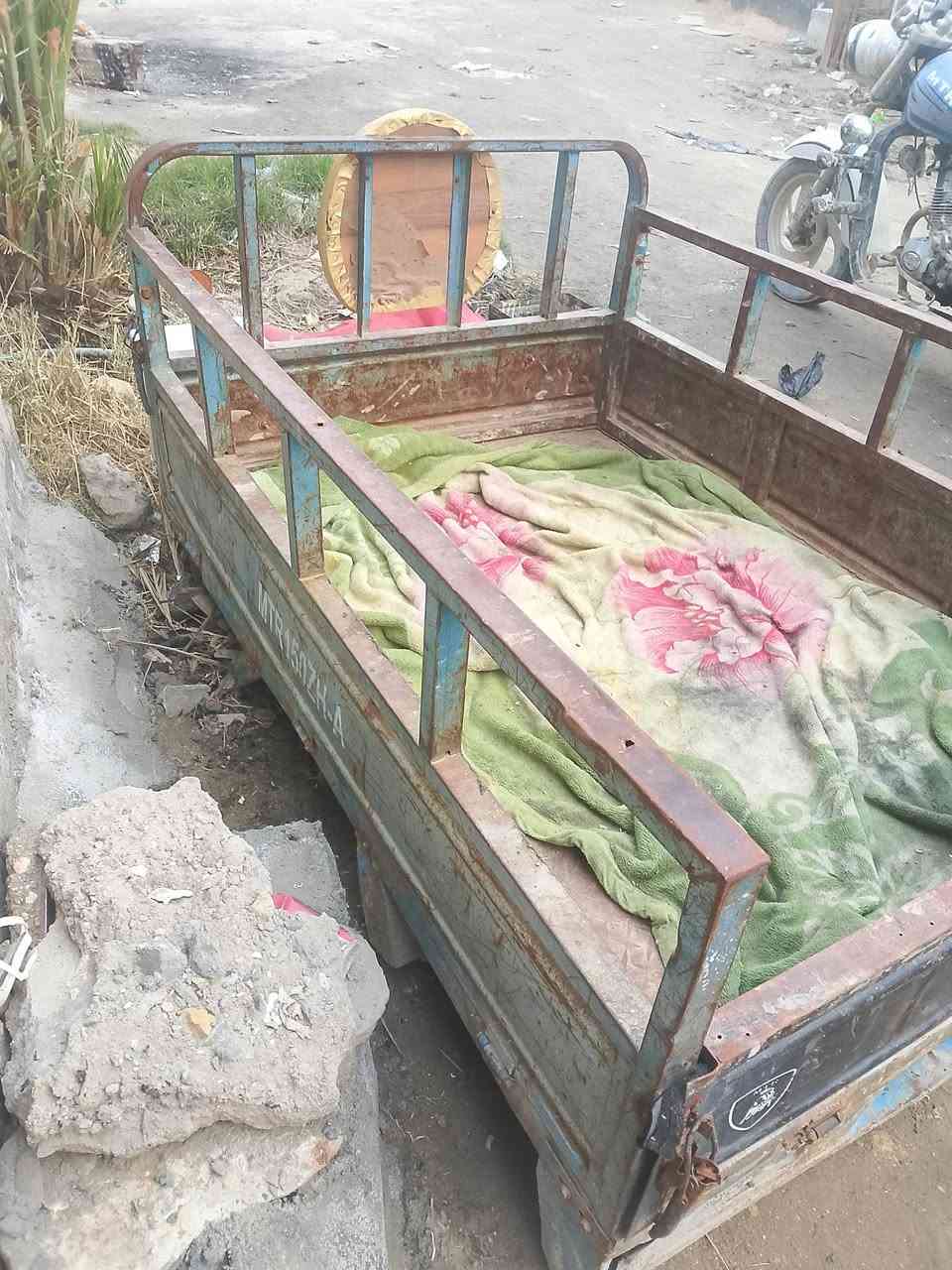 بدي ستوته لبيع السعر 300 وبي مجال المكان الرميثه التصال على هاذه الرقم ***********
