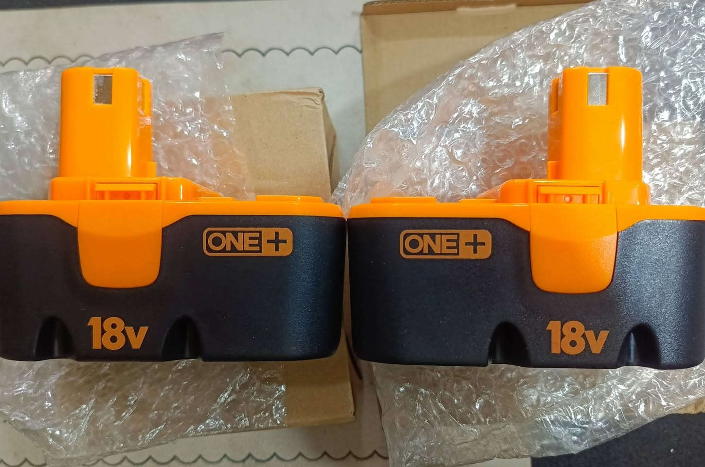 متوفر بطارية Ryobi ONE+ 18V، وهي بطارية قابلة لإعادة الشحن مخصصة لأدوات Ryobi اللاسلكية.الجهد والسعة: توفر البطارية جهدًا يبلغ 18 فولت.نوع الخلية: تستخدم تقنية Ni-MH (هيدريد نيكل معدن).الاستخدام: مصممة للعمل مع مجموعة متنوعة من أدوات Ryobi
سعر القطعة 15
سعر القطعتين 30 والتوصيل مجاني
@أبرز المعجبين


**إذا كنت صاحب هذا الإعلان وتريد حذفه لأي سبب، رجاءا أرسل رسالة إلى الدعم الفني**