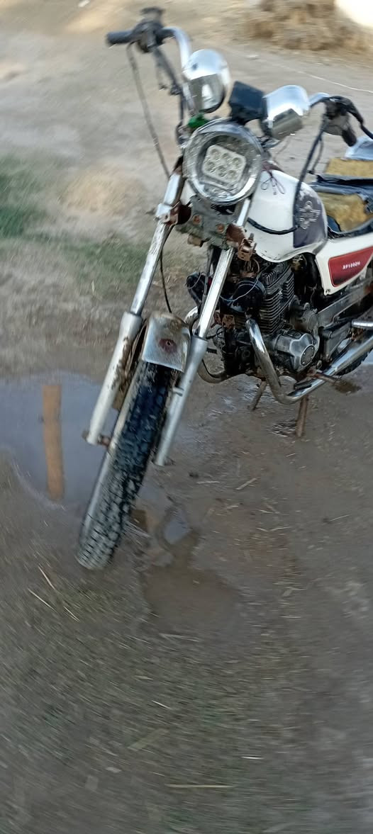 السلام عليكم دراجه جمره رقم سنويه بابل السعر 250 وبيها مجال بيها عطل هي بالمحرك بسيط وهذا رقم التليفون ***********
