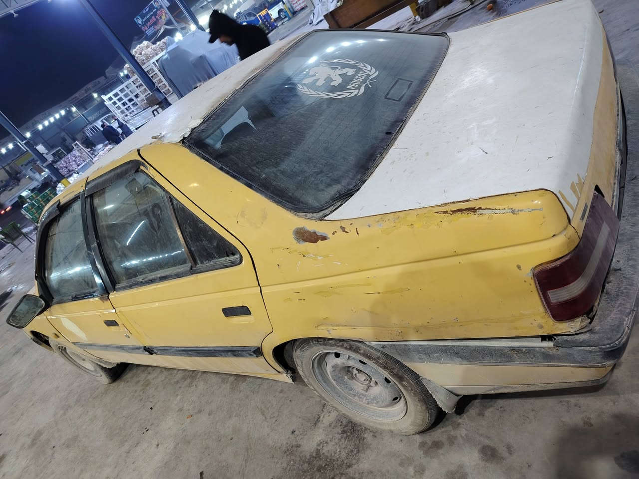 للبيع بيجو 405 شرط مكينه جديده كير جديد
شرط تحويل
***********

15وبيه مجال
