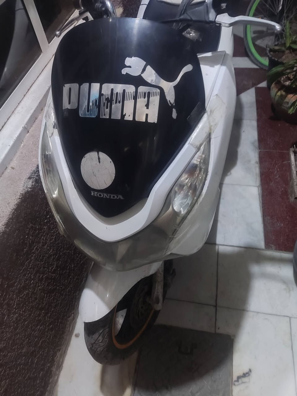 السلام عليكم 
دراجه  pcxا الجيل الاول JF ياباني 
درجه مكفوله يرادلها شوبه  ترتيب  ماشيه 79 الف

السعر 1150 وبيها مجال 

مكاني بغداد رقمي ***********
