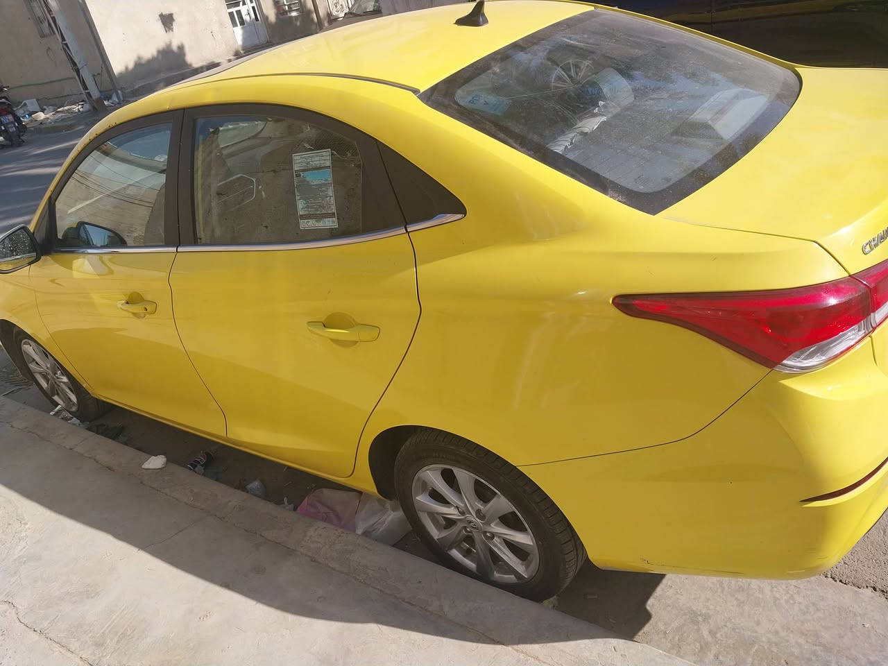 شانجان ٢٤ بغداد حره
غاز بانزين 
ماشيه ١٠٠ الف 
بيها طخه بالباب الخلفي عكس السايق
وبيها فوك باب السايق اثر بج الباب. مبينات بالصور 
محرك بي خربطه ابيعلك محرك كايم 
السعر ٧٥ قفل


**إذا كنت صاحب هذا الإعلان وتريد حذفه لأي سبب، رجاءا أرسل رسالة إلى الدعم الفني**