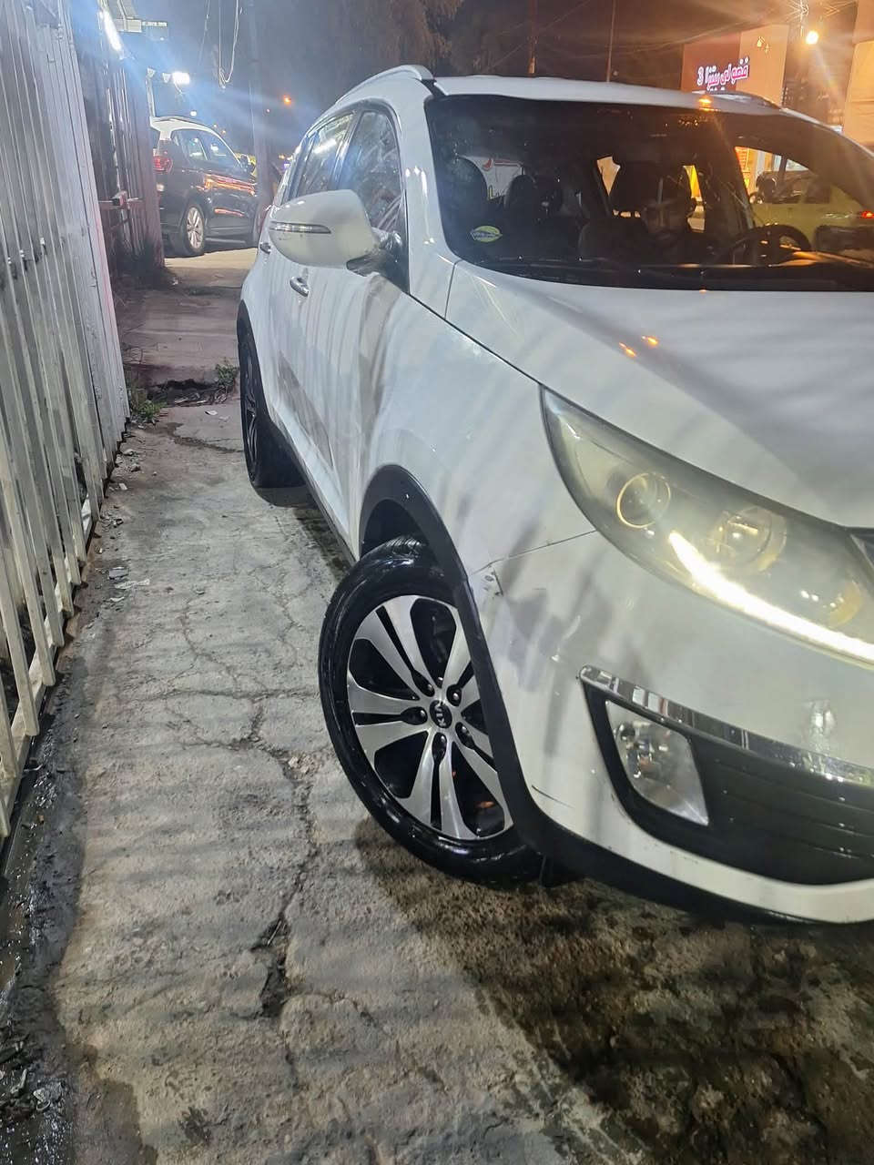 التفاصيل 
موديل ٢٠١٢ 
ماشيه ١٧٢ 
بيها بارد على كد شبرين الجاملغ الخلفي عكس السايق بالصور ورصعات ٢ لو خفيفه مامبينه الي يحب يسويلها سونار حاضر 
تبريد كير مكينه مكفولات 
رقم السيارة سليمانيه بااسمي 
مكاني بغداد الاعظمية رقم الموبايل ***********
