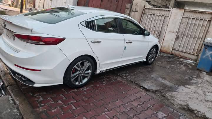 السلام عليكم هونداي النترا موديل 2018 وارد امريكي رقم  انبار الجديد سنويه بسمي مشروع وطني   جديده ل 30  بيها حادث بل عراق  مثل ماموضح بل سونار  حادث امريكه هم موجوده الصور كلشي موضح  كدامك مكينه تنقص ملاحضه السياره يردلها ادامه مكاني بغداد حي الاعلام تقاطع درويش رقم الهاتف ***********. 
السعر 110
